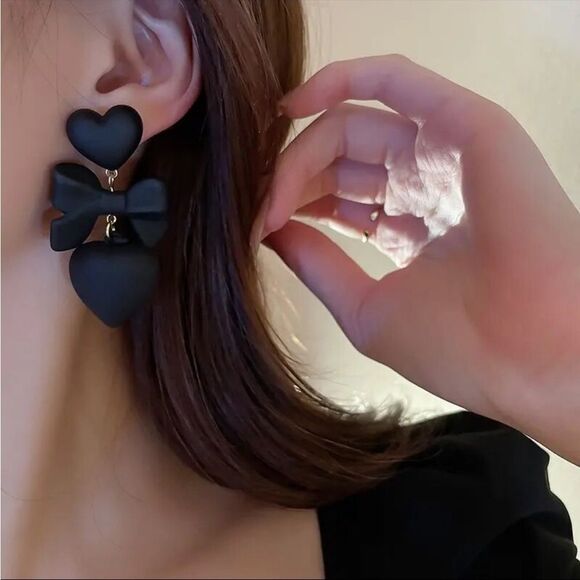 Black Heart Earrings Bow Dangle Drop Earrings Unique Exquisite Metal Hearts 💕 🆕 - Picture 6 of 6